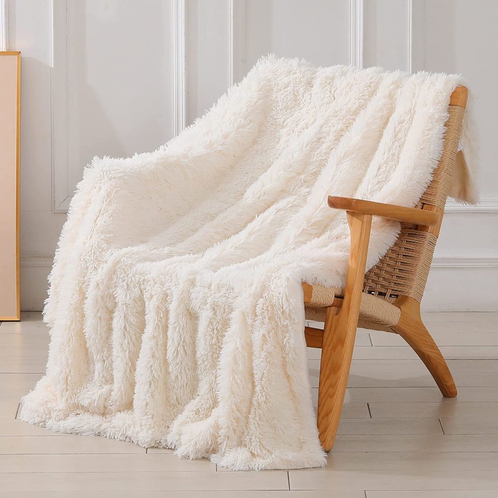Faux Fur Throw Must-Have for 2022